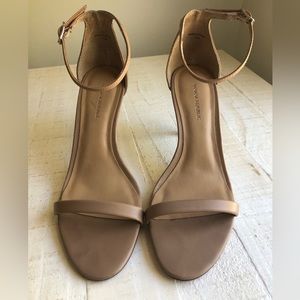 7.5 Banana Republic taupe leather heel sandals